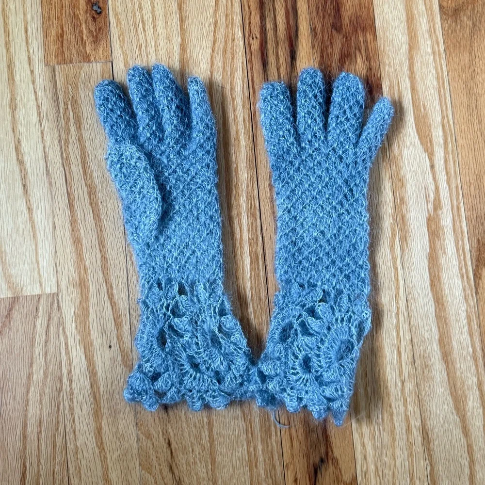 Chic Hand Crochet Gloves in Light Grey